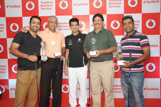 Ashish Chandra, Business Head, Maharashtra and Goa, Vodafone India (centre) along with the winners of Vodafone Tee Walk 2016