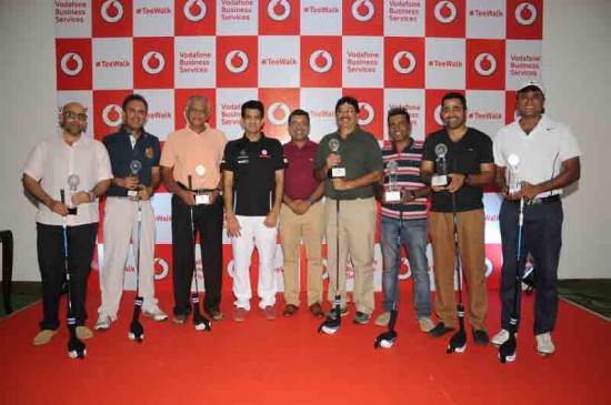 Ashish Chandra, Business Head, Maharashtra and Goa, Vodafone India (centre) along with the winning teams of Vodafone Tee Walk 2016
