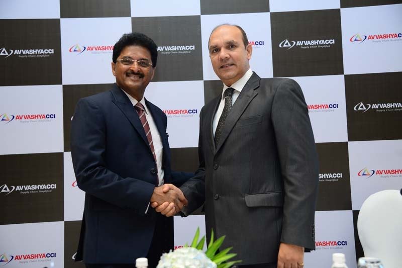 Mr. Shashi Kiran Shetty (L) Chairman Avvashya Foundationand Mr. Naresh Sharma (R) MD Avvashya CCI Logistics Ltd