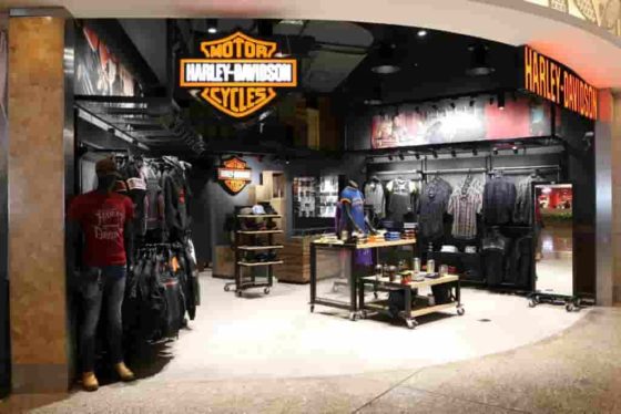 American Motorcycle manufacturer, Harley Davidson, launches maiden merchandise showroom at Mumbai Airport | GVK  Mumbai  International Airport  Pvt. Ltd (MIAL)  is  a  Public Private  Partnership  joint  venture  between a GVK-led  consortium  and the Airports Authority of India (AAI). http://www.harley-davidson.com/store 