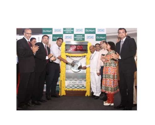 (L to R): Neville Noronha, MD & CEO, Avenue Supermarts Limited and Radhakishan Damani, Founder & Promoter, Avenue Supermarts Limited ringing the gong during the IPO listing ceremony at BSE today.