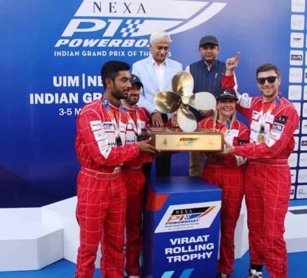 Nexa P1 Powerboat 2017-Baleno RS Booster Jets winner team with Chief Guest Chief of Naval Staff Admiral Sunil Lanba (PVSM, AVSM, ADC) & Jaykumar Rawal (Hon'ble Minister of Tourism, Govt. of Maharashtra