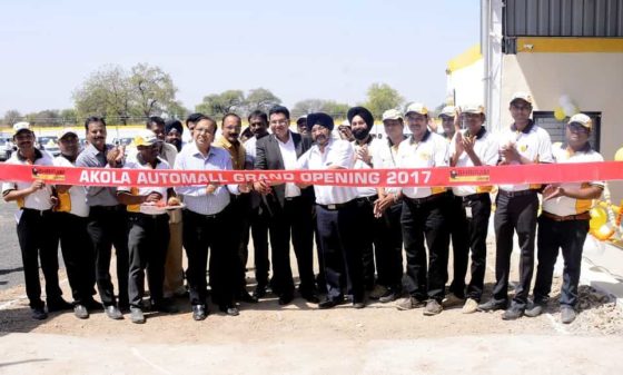 People from left to right Mr. Hardeep Singh (Executive Director & CEO-West, STFC & Mr. Sameer Malhotra, CEO-SAMIL)