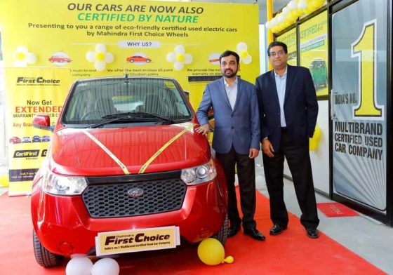 8506_Dr. Nagendra Palle, MD & CEO, Mahindra First Choice Wheels (right) and Mahesh Babu, CEO, Mahindra Electric at the launch of India’s first Certified Pre-owned Electric Vehicle program