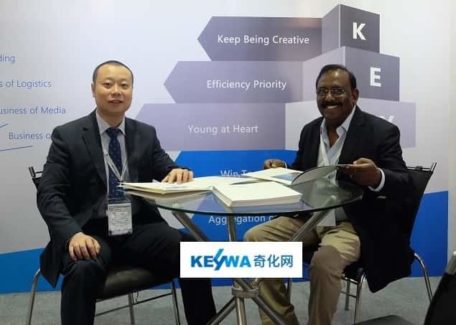 Dr. Homan Jiang, MD, Keywa (left), interacts with a guest at Chemspec India 2017, held in Mumbai recently