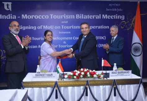 Hon'ble Tourism Ministers from Morocco and India while signing of the MoU