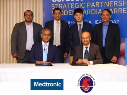 Mr. Omar Ishrak, Chairman and CEO, Medtronic (siting at right), Dr. Prafulla Kerkar, Organizing Secretary, Cardiological Society of India 2018 and HoD, Cardiology, King Edward VII Memorial Hospita (sitting at left), standing L-R, Mr. Abhishek Dubewar, Senior Director, Cardiovascular Group, Medtronic Indian Subcontinent, Mr. Madan Krishnan, VP and MD, Medtronic Indian Subcontinent, Mr. Chris Lee, President, Asia Pacific, Medtronic and Dr. Akshay Mehta, Organizing Committee Member Cardiological Society of India 2018 during the signing ceremony in Mumbai for the partnership to increase awareness about Sudden Cardiac Arrest by engaging 10,000 people including public and civil services personnel